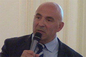 Laurent Travers lors d'une conférence