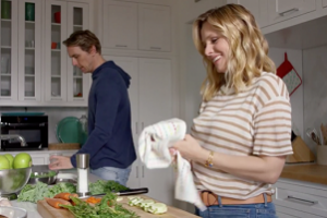Kristen Bell et Dax Shepard prêtent leur réfrigérateur à Samsung
