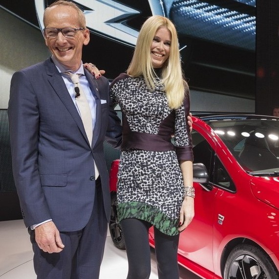 Claudia Schiffer, ambassadrice Opel au Mondial de l'automobile