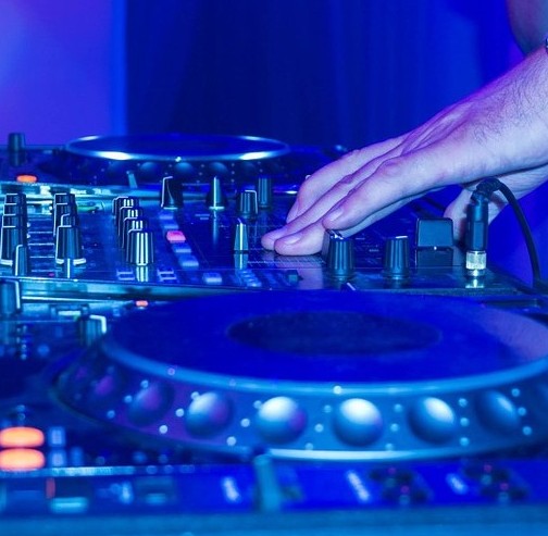 Contactez un DJ célèbre pour votre soirée d'entreprise