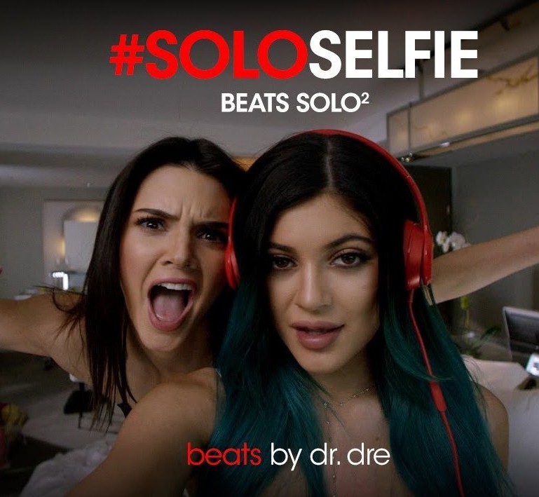 Kendall et Kylie Jenner, Big Sean, Serena Williams… ils font tous des #soloselfies pour Beats by Dre