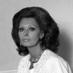 Sophia Loren prend le premier rôle de la campagne “Rosa Excelsa” de Dolce & Gabbana