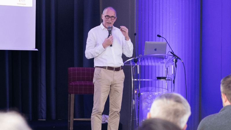 Conférence de Serge DARIEUMERLOU ©Simone & Nelson / Kevin Castaigne