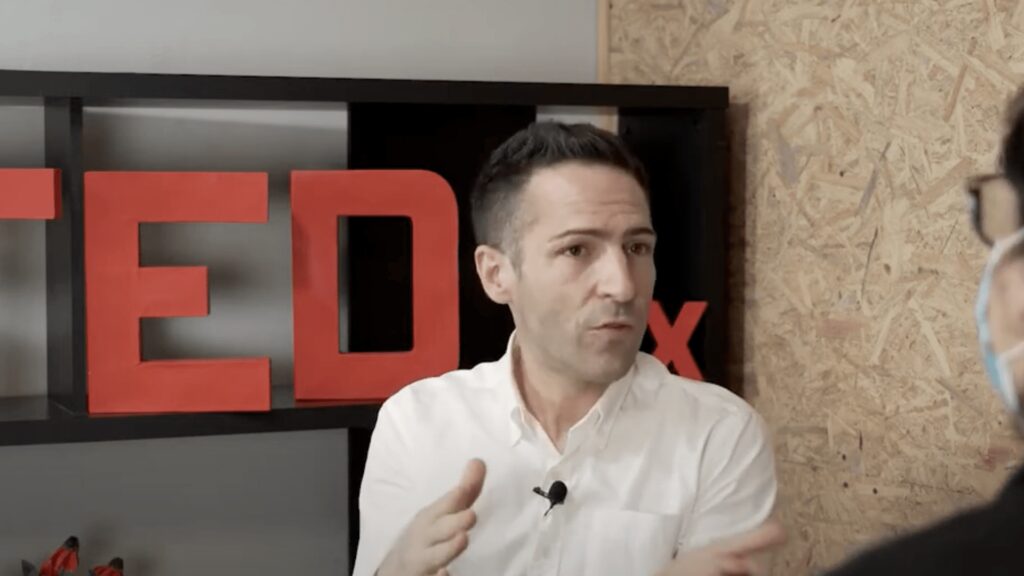 Intervention de Raphaël HAUMONT pour TEDx Saclay ©TEDx Saclay