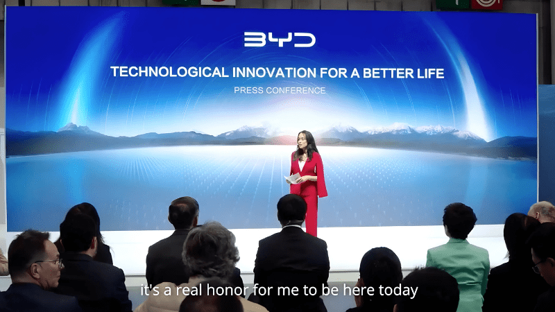 Participation de Karine LIMA à une conférence de presse en anglais ©Vimeo