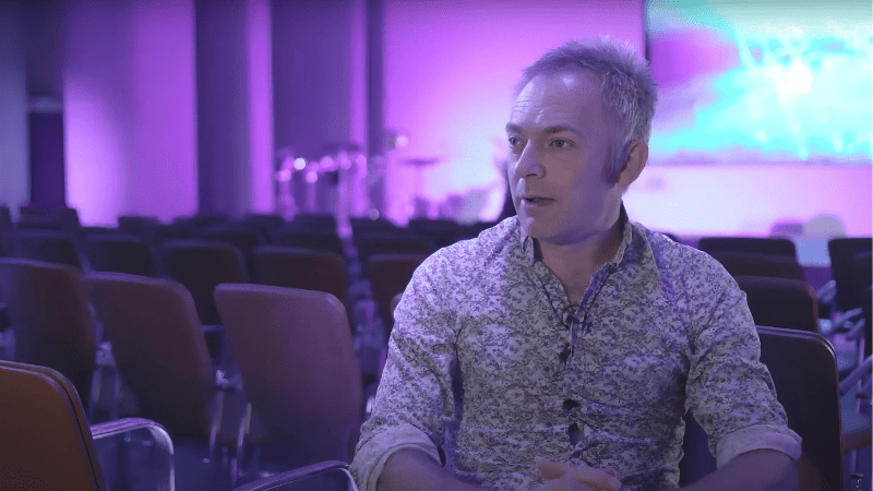 Participation de Charles HAZLEWOOD sur la performance musicale