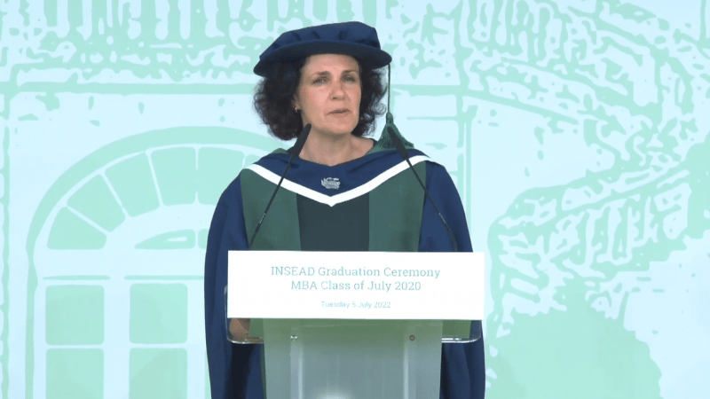 Barbara MARTIN COPPOLA lors d'une cérémonie de remise de diplôme