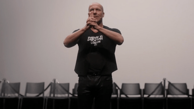 Spectacle de Jay KYNESIOS